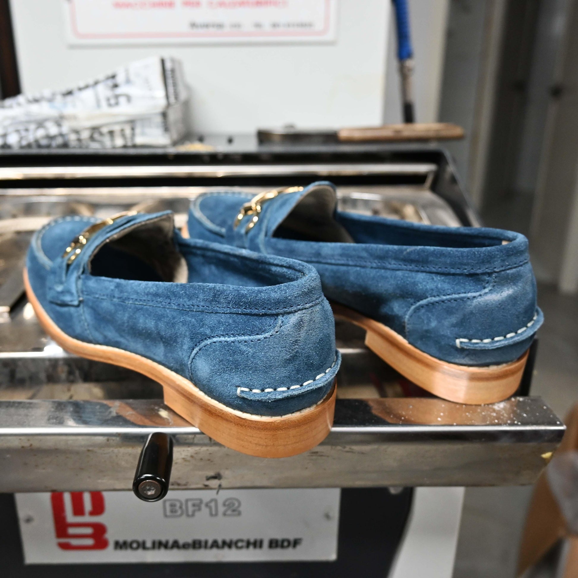 PRA 202 - College low suede OCEAN - History541